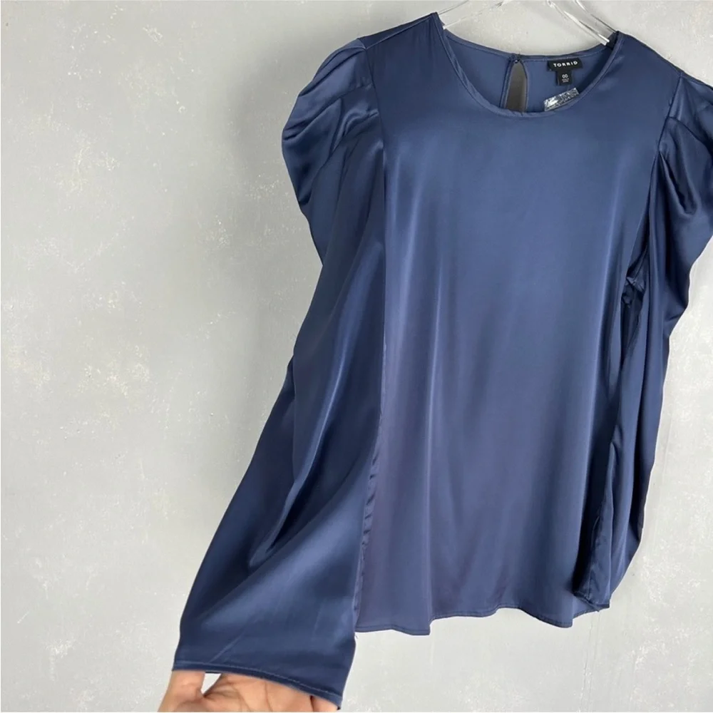 Torrid size 00 10 satin puff long sleeve blouse navy blue elegant NWT - Picture 5 of 11